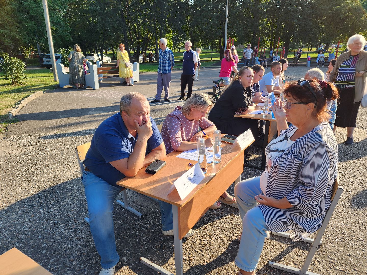 Чехов, микрорайон Венюково, выездная администрация, встреча с жителями, обращения граждан, ремонт тротуара, асфальтирование подходов, социальные объекты, Мосавтодор,