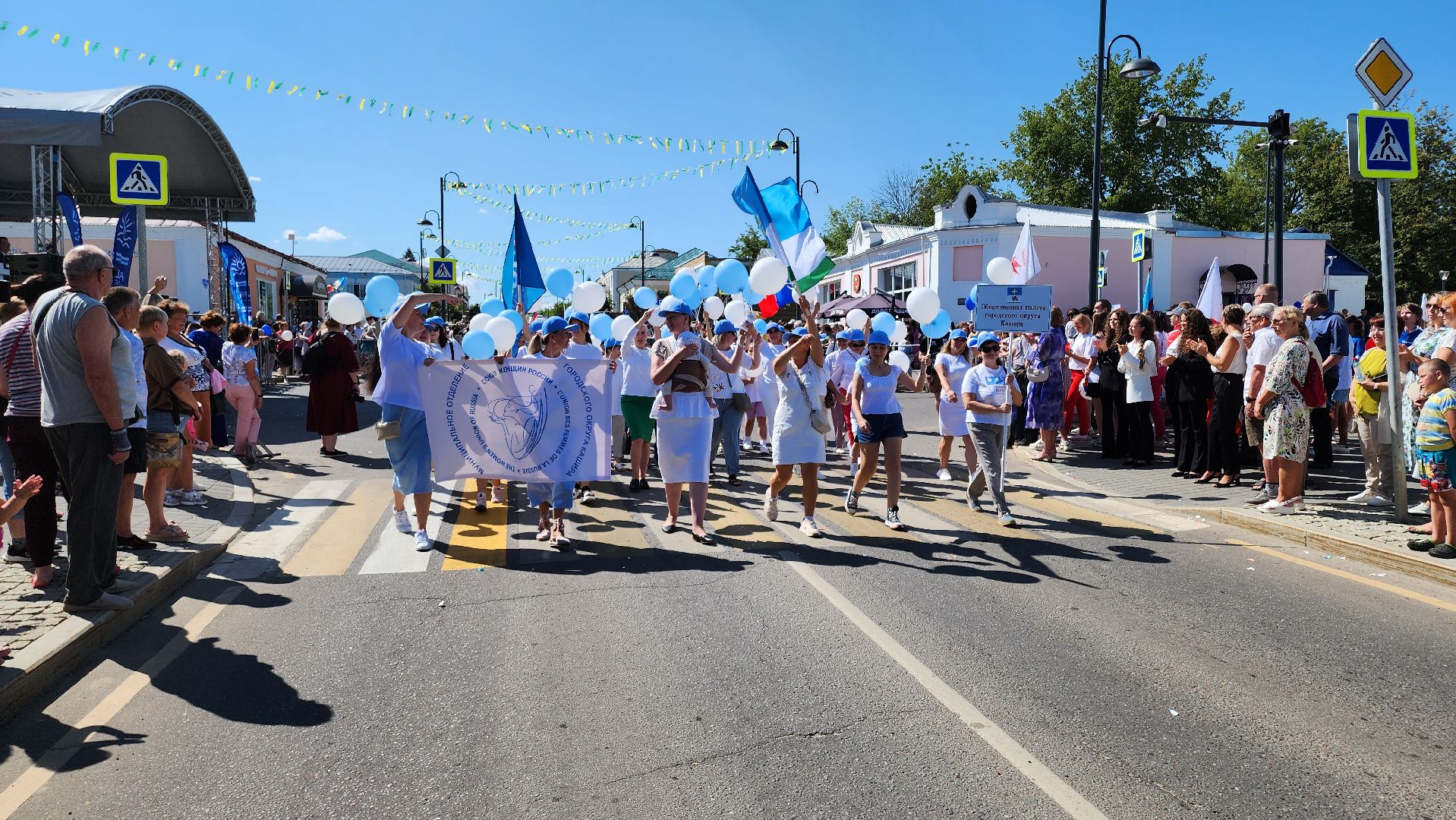 кашира, праздничное шествие, день города, движение первых, школы, администрация, мбу благоустройство, муп теплосеть, новотранс, каширская больница, барабанное шоу,