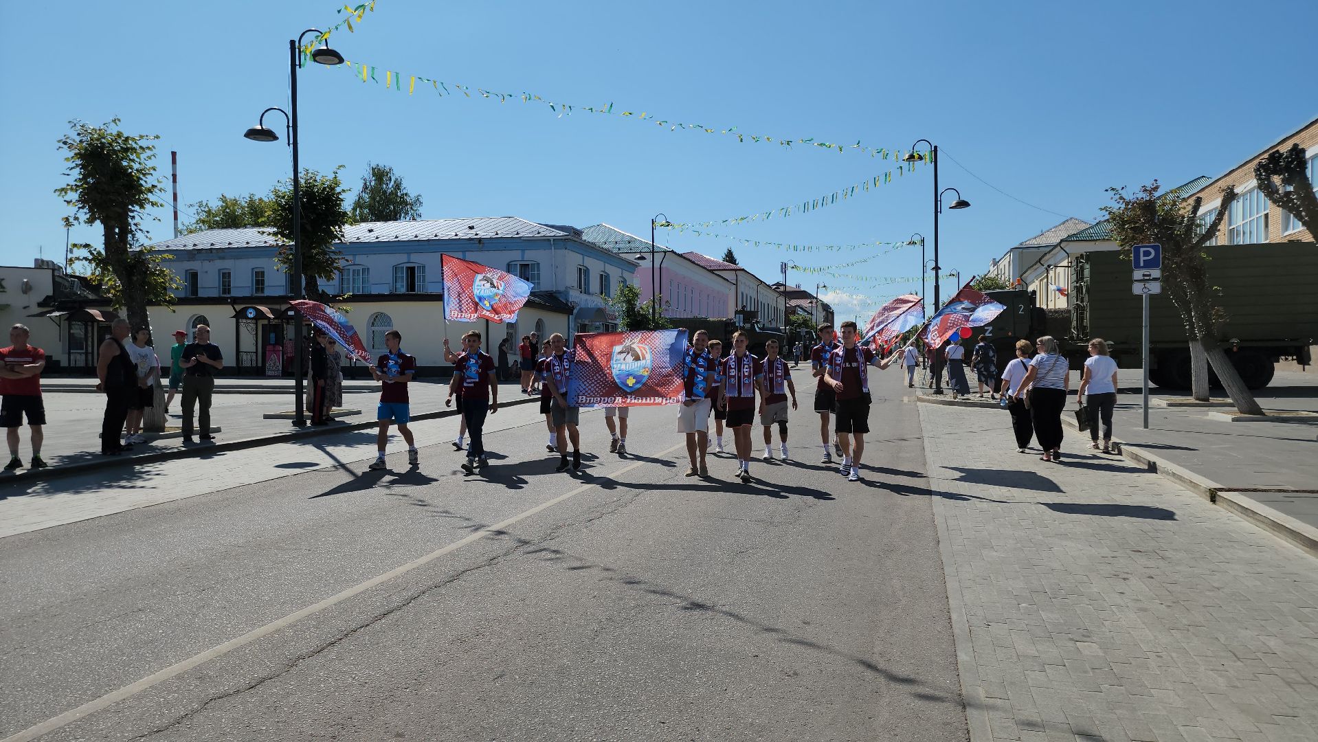кашира, праздничное шествие, день города, движение первых, школы, администрация, мбу благоустройство, муп теплосеть, новотранс, каширская больница, барабанное шоу,