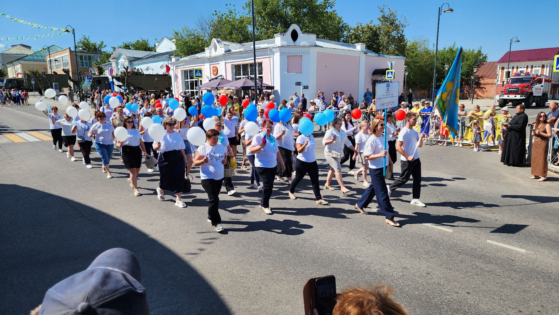 кашира, праздничное шествие, день города, движение первых, школы, администрация, мбу благоустройство, муп теплосеть, новотранс, каширская больница, барабанное шоу,