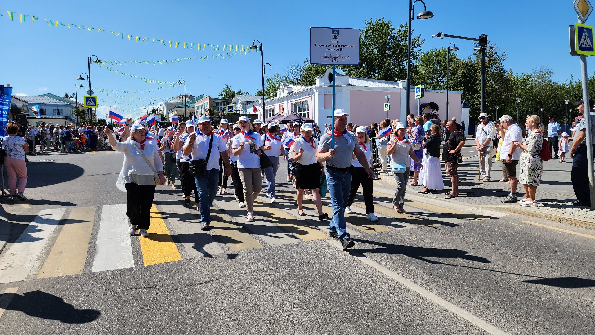 кашира, праздничное шествие, день города, движение первых, школы, администрация, мбу благоустройство, муп теплосеть, новотранс, каширская больница, барабанное шоу,
