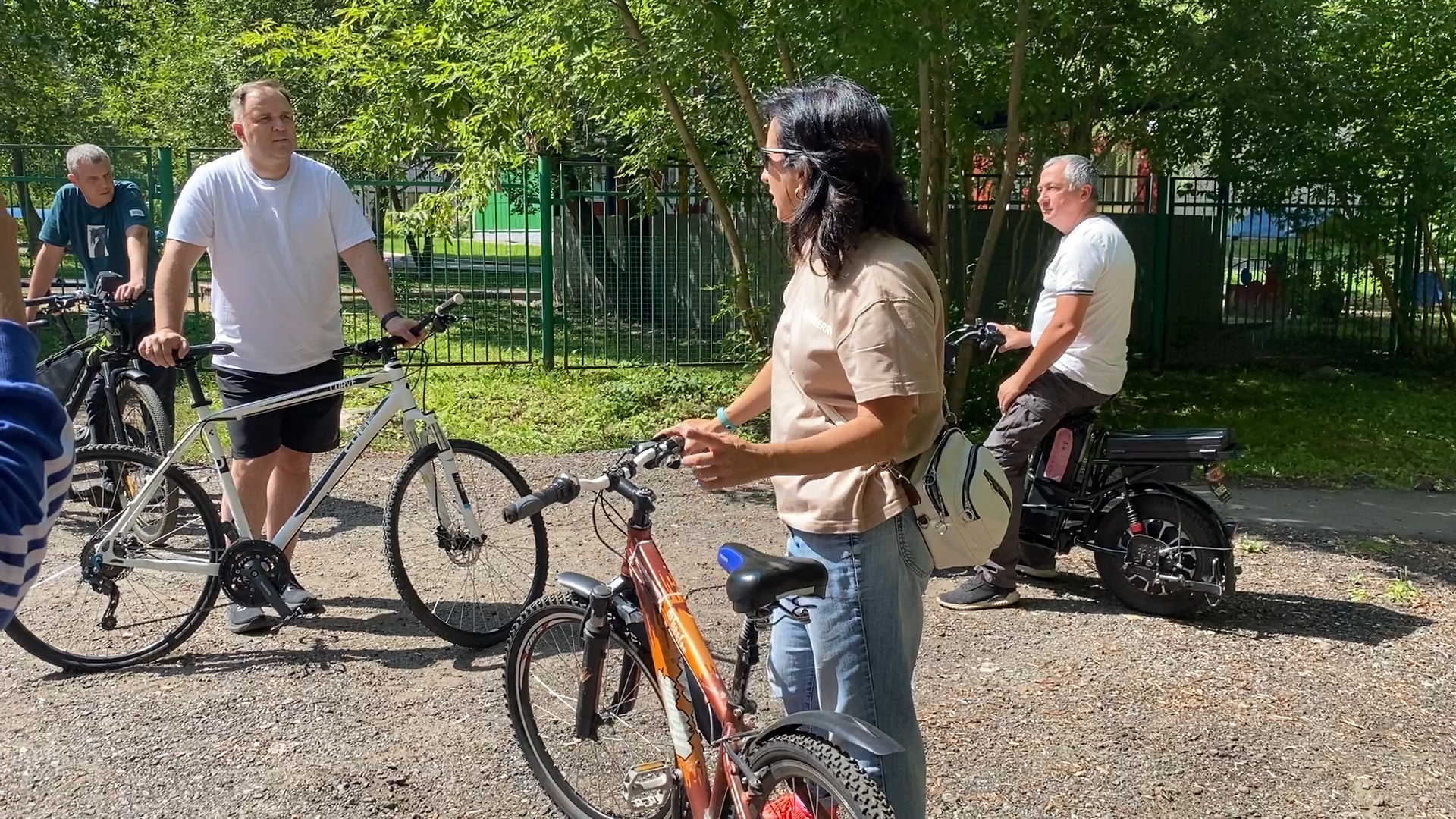 общение с жителями, власиха глава города, велопрогулка с главой, благоустройство власихи, встречи с жителями,
