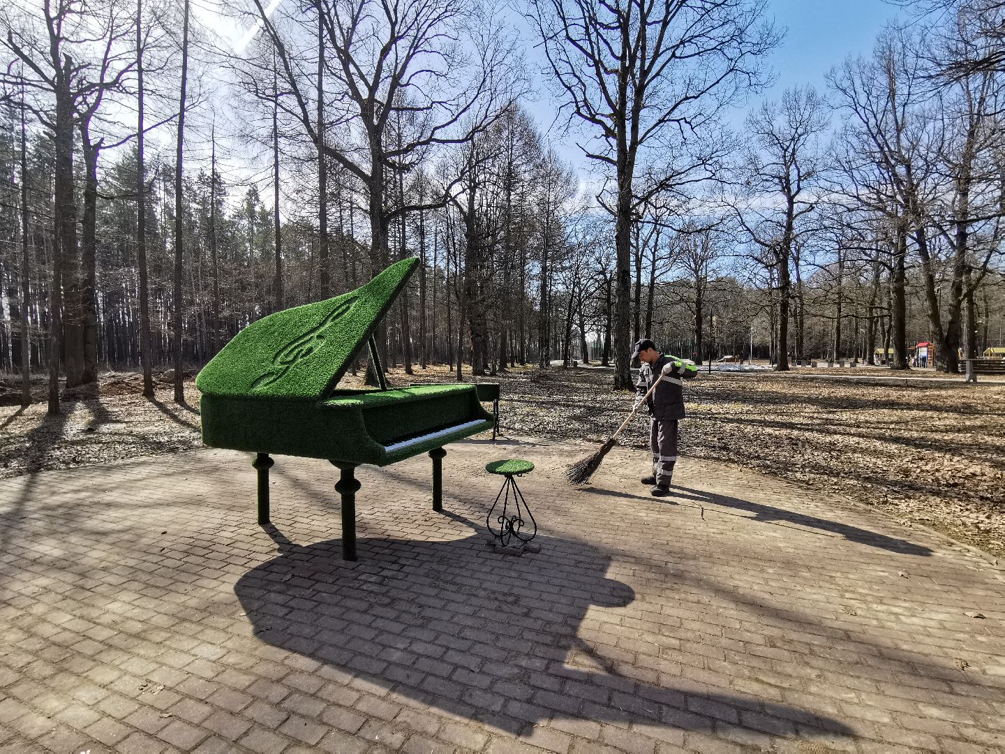 Подольск, субботник, аттракционы