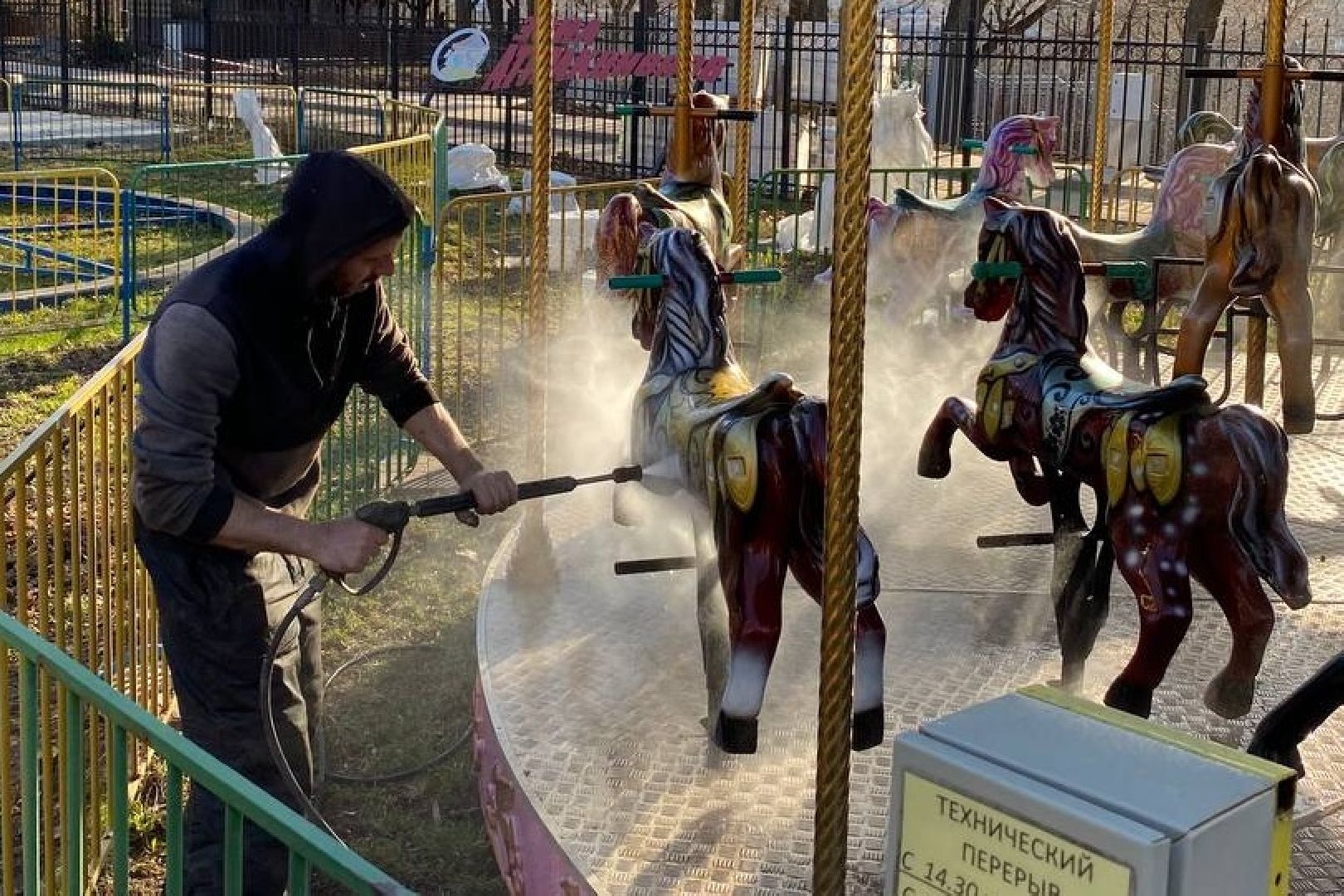 Подольск, субботник, аттракционы