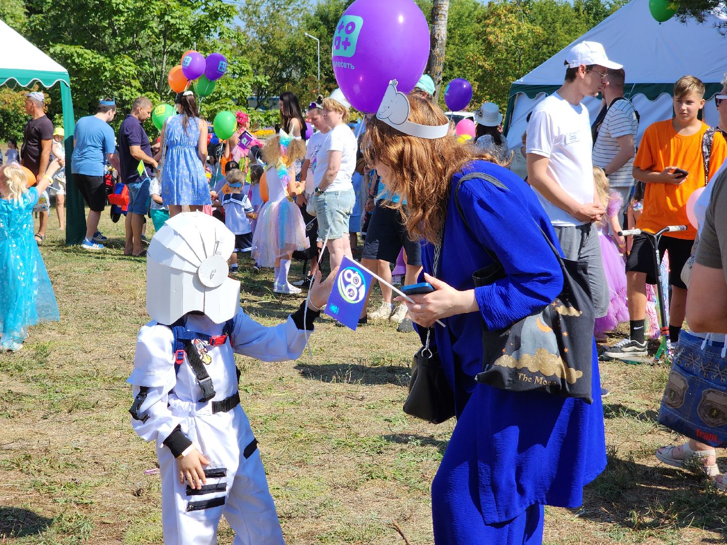 Дубна, Герои мультфильмов, Карнавал, Костюмы, Дети, День города,