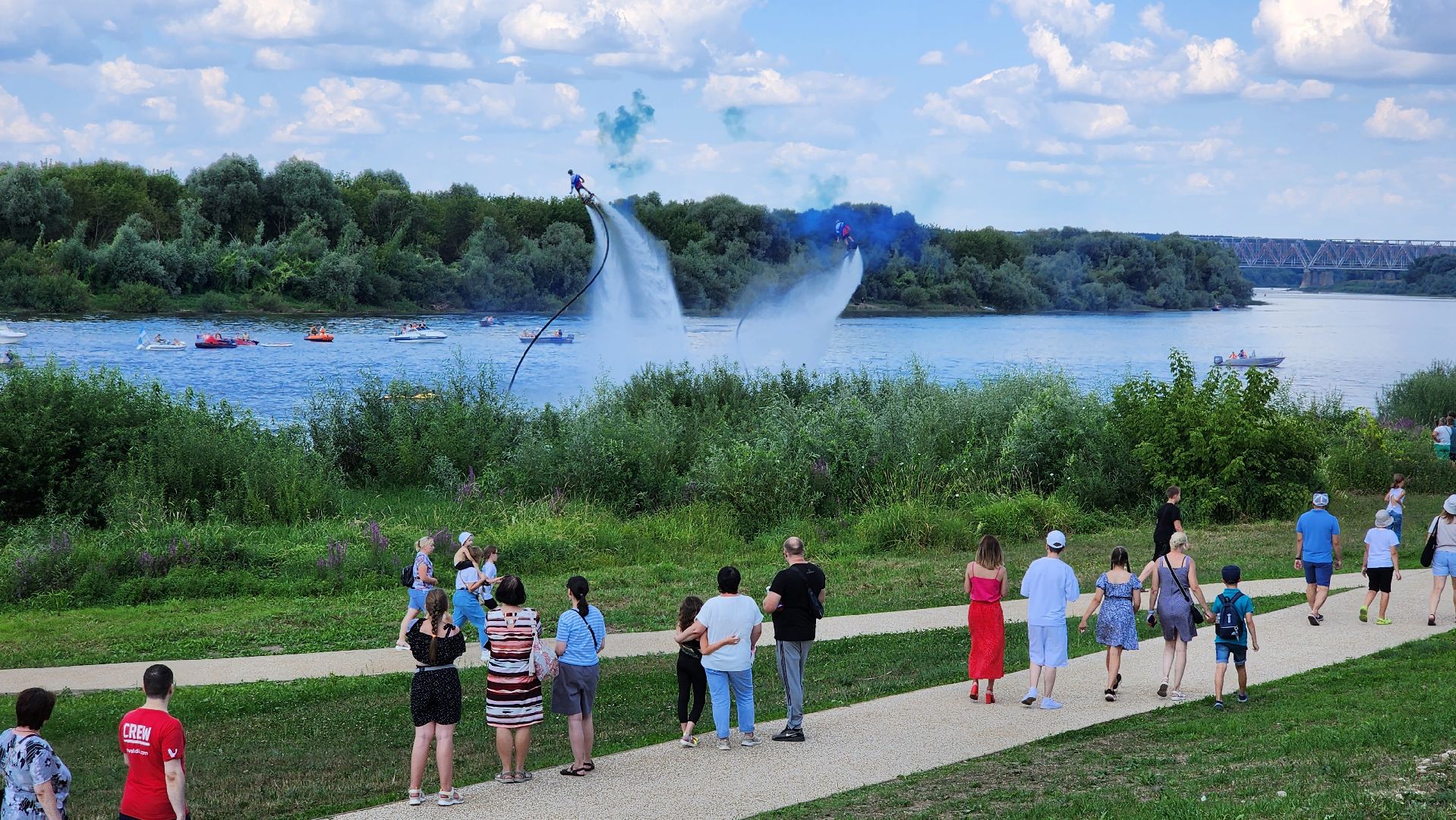 кашира, набережная оки, день города, флайборд, водное шоу, дымовые шашки, флаги,