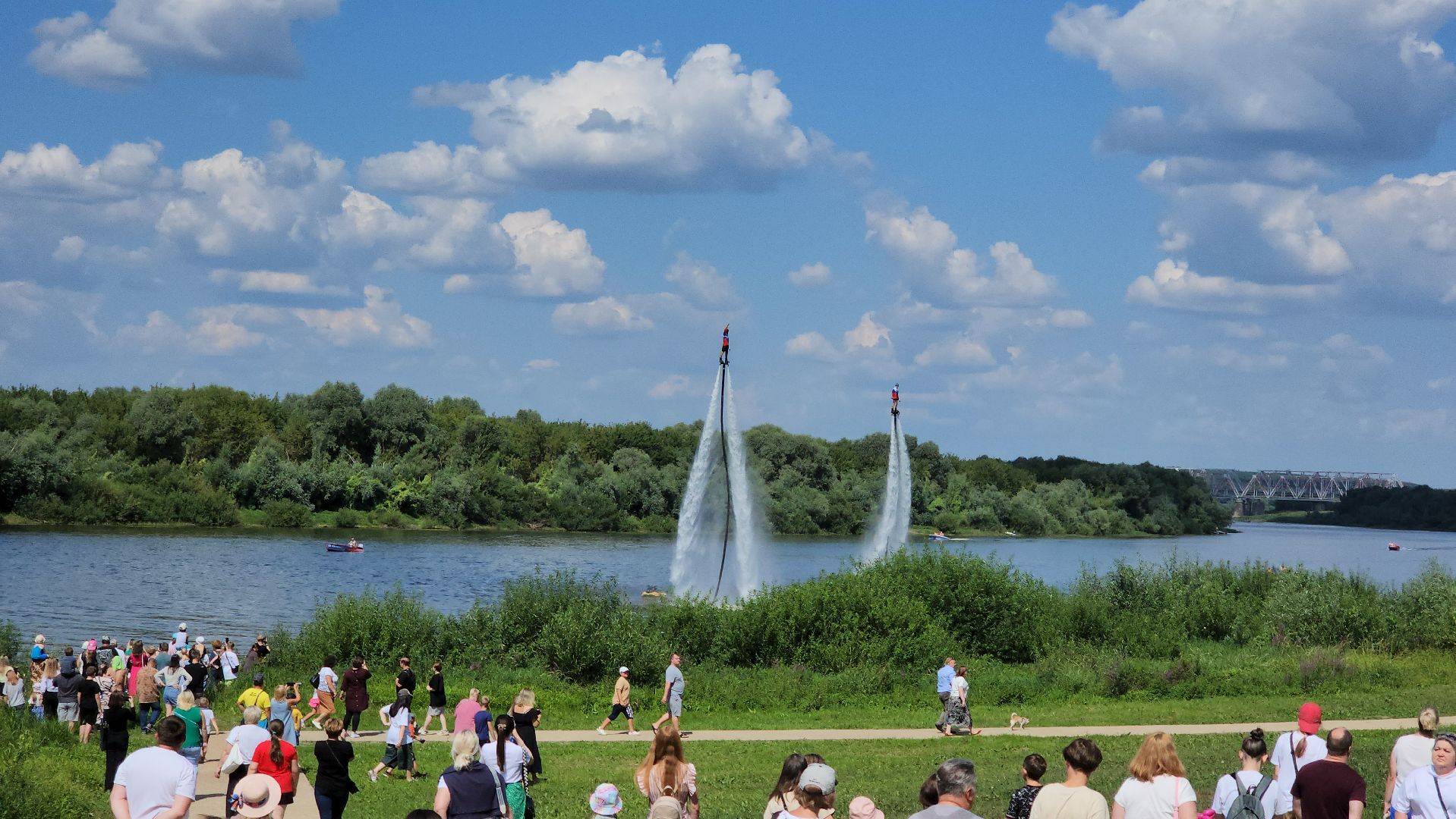кашира, набережная оки, день города, флайборд, водное шоу, дымовые шашки, флаги,