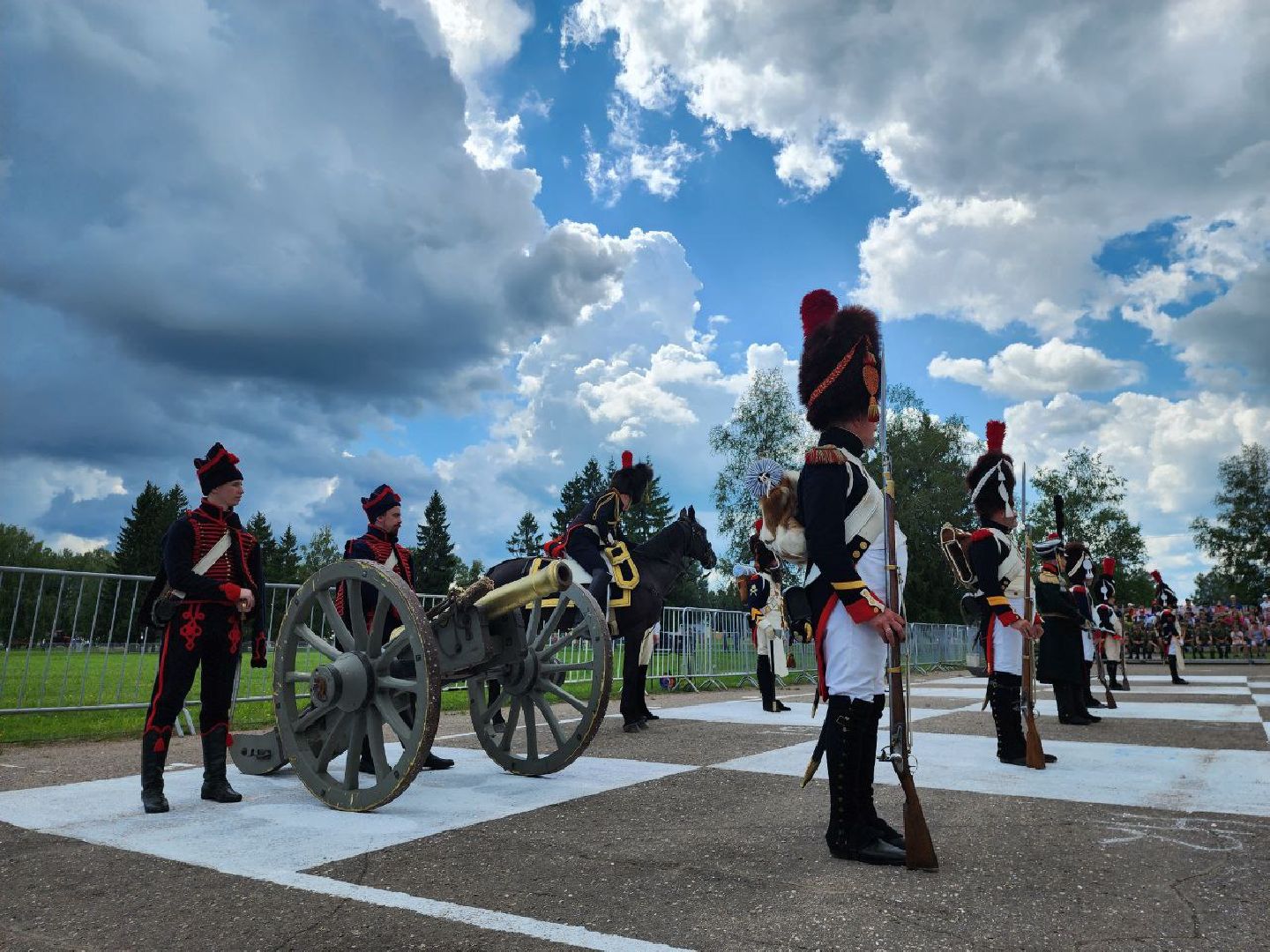 можайск, можайский городской округ, подмосковье, бородинское поле, фестиваль, живые шахматы, реконструкторы, шахматная партия, игра в шахматы,