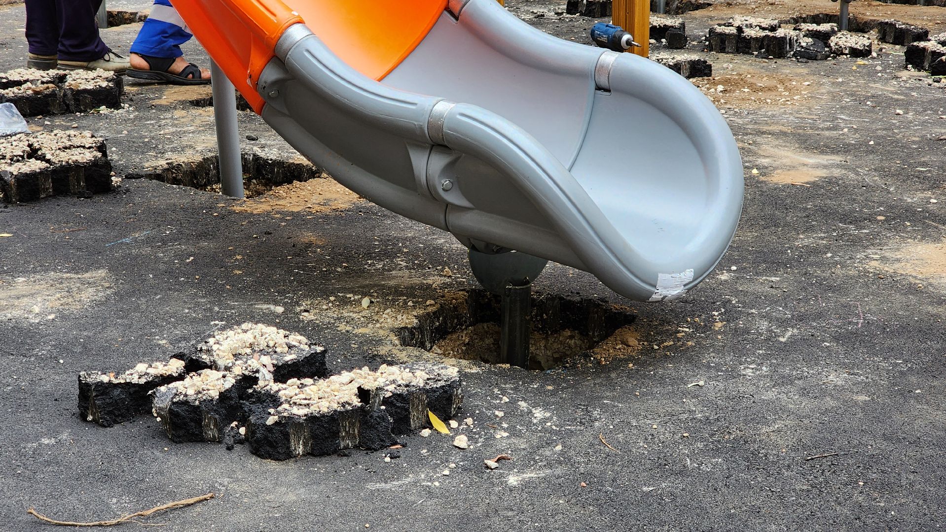 комплексное благоустройство двора, модернизация детской площадки,