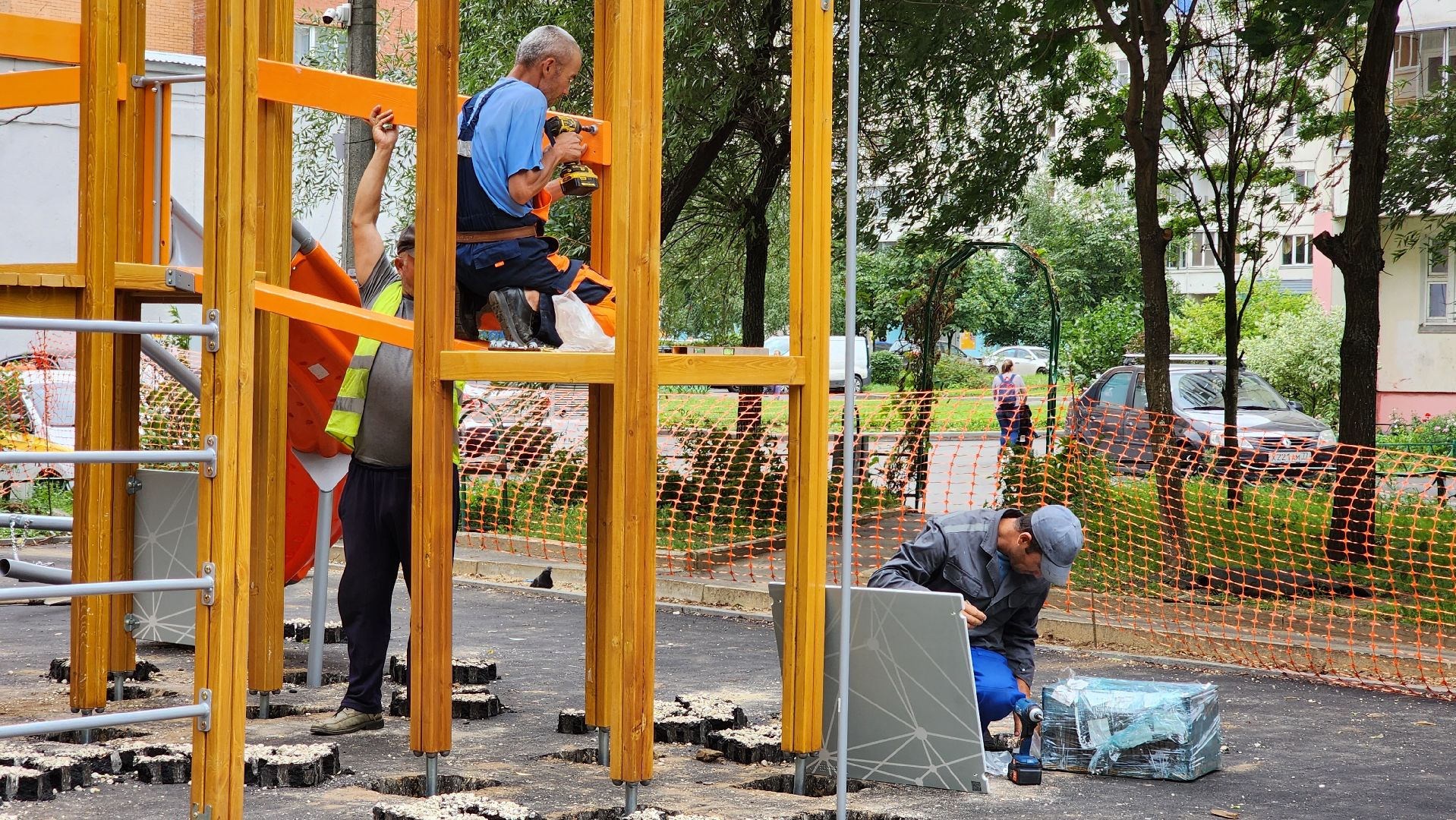 комплексное благоустройство двора, модернизация детской площадки,