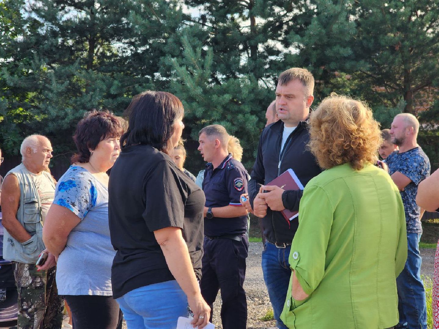 можайск, можайский городской округ, подмосковье, власть, встреча с жителями, дороги, детская площадка, просьбы жителей, ремонт дороги, жкх, благоустройство,