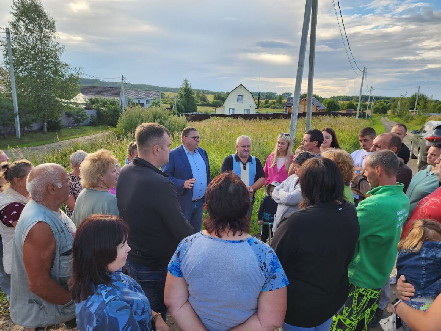 можайск, можайский городской округ, подмосковье, власть, встреча с жителями, дороги, детская площадка, просьбы жителей, ремонт дороги, жкх, благоустройство,
