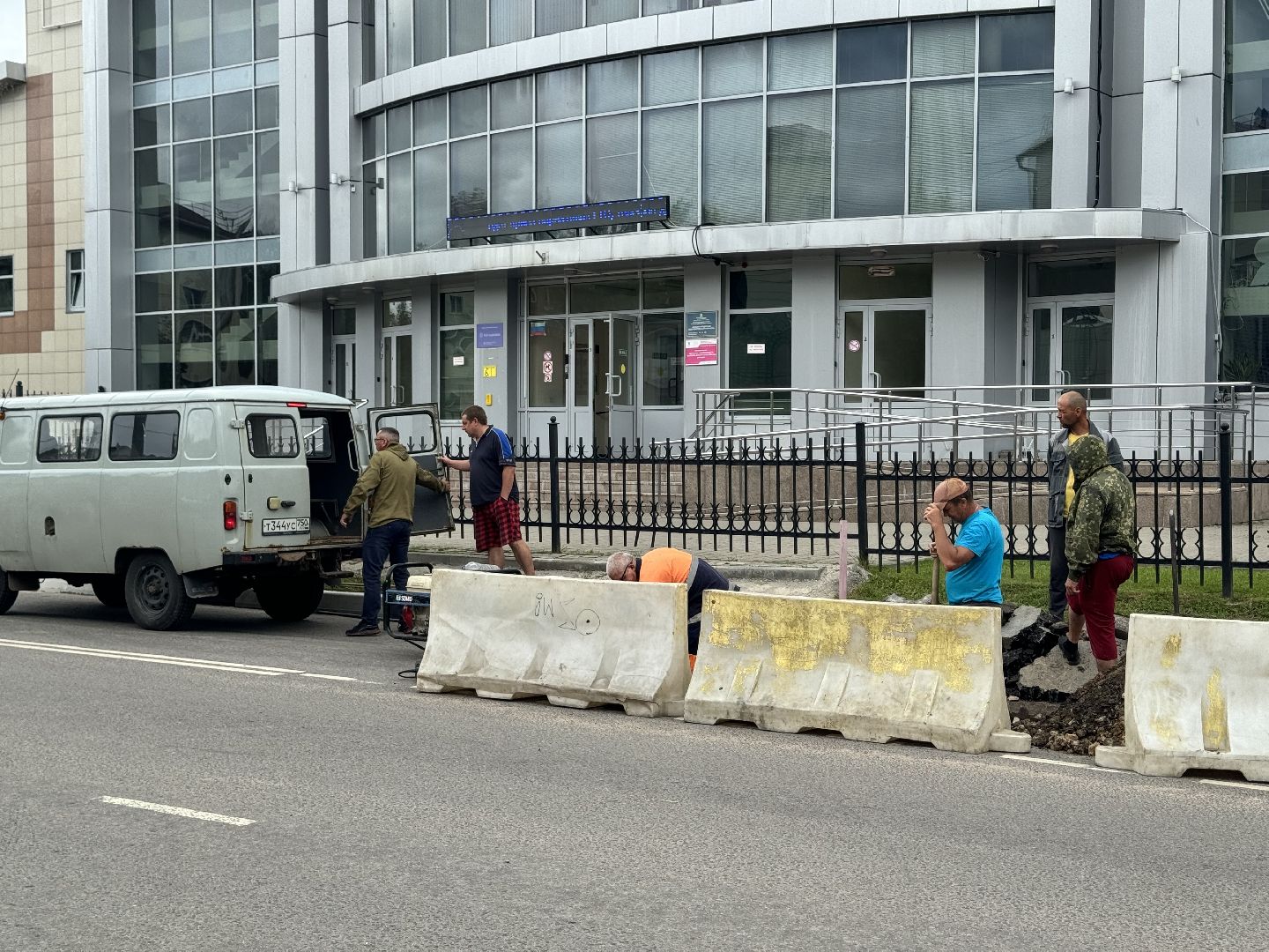 шаховская, ремонт, коммунальная служба, канализационные колодцы,