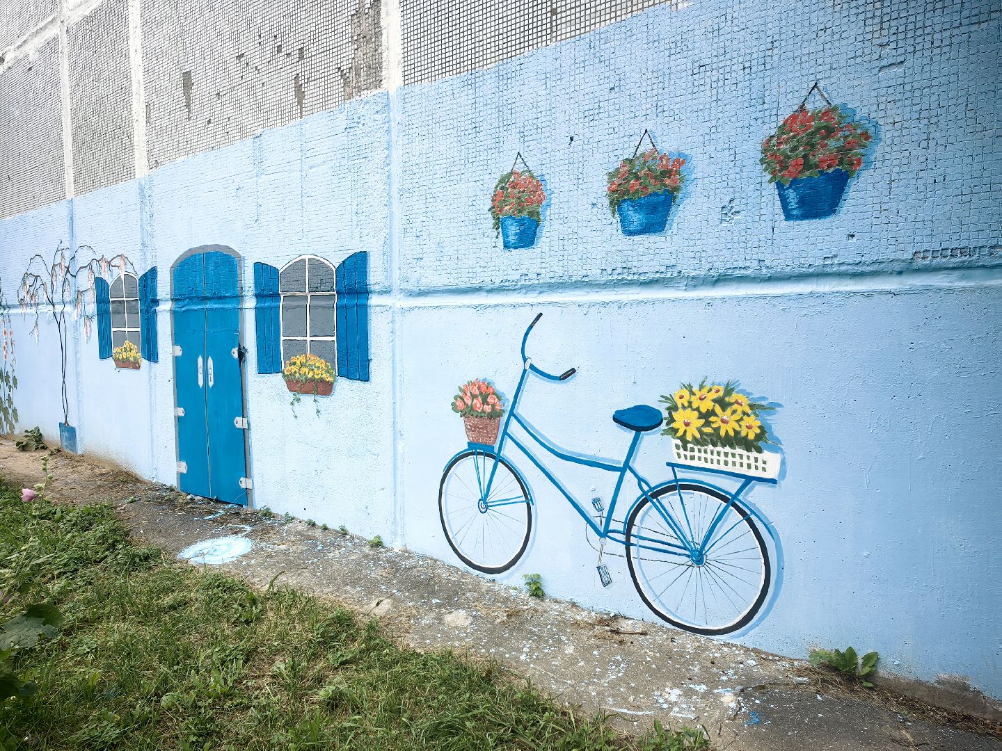 художница, Монино, забор, живопись, рисунки на заборе, щёлково,