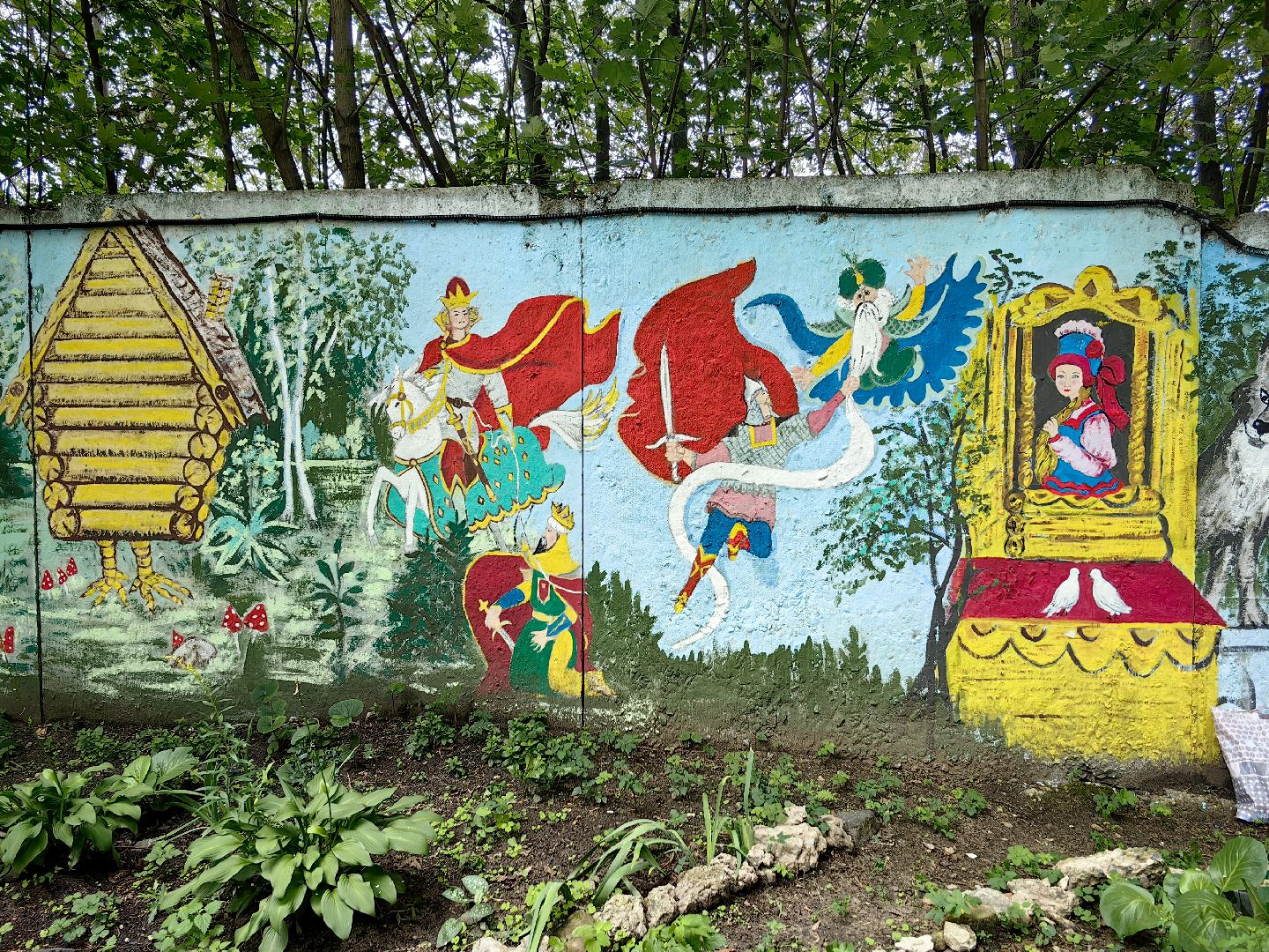 художница, Монино, забор, живопись, рисунки на заборе, щёлково,