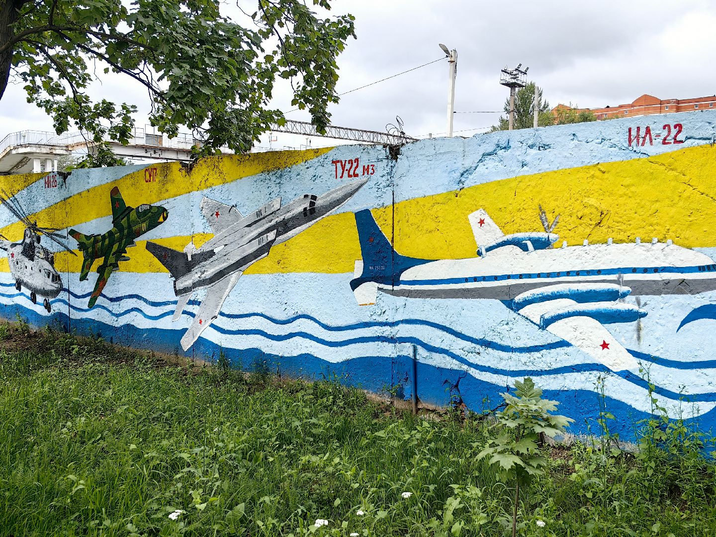 художница, Монино, забор, живопись, рисунки на заборе, щёлково,