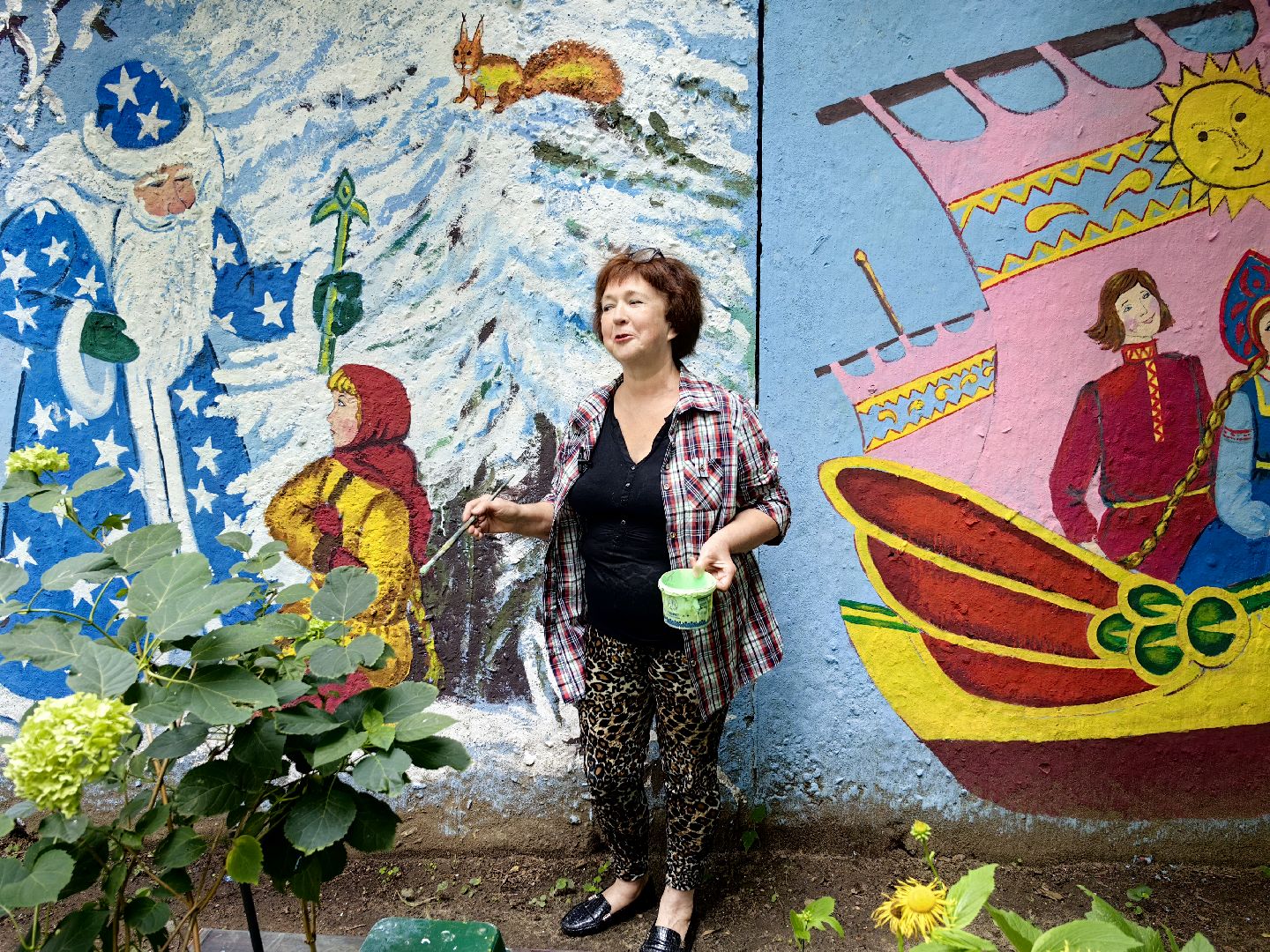 художница, Монино, забор, живопись, рисунки на заборе, щёлково,