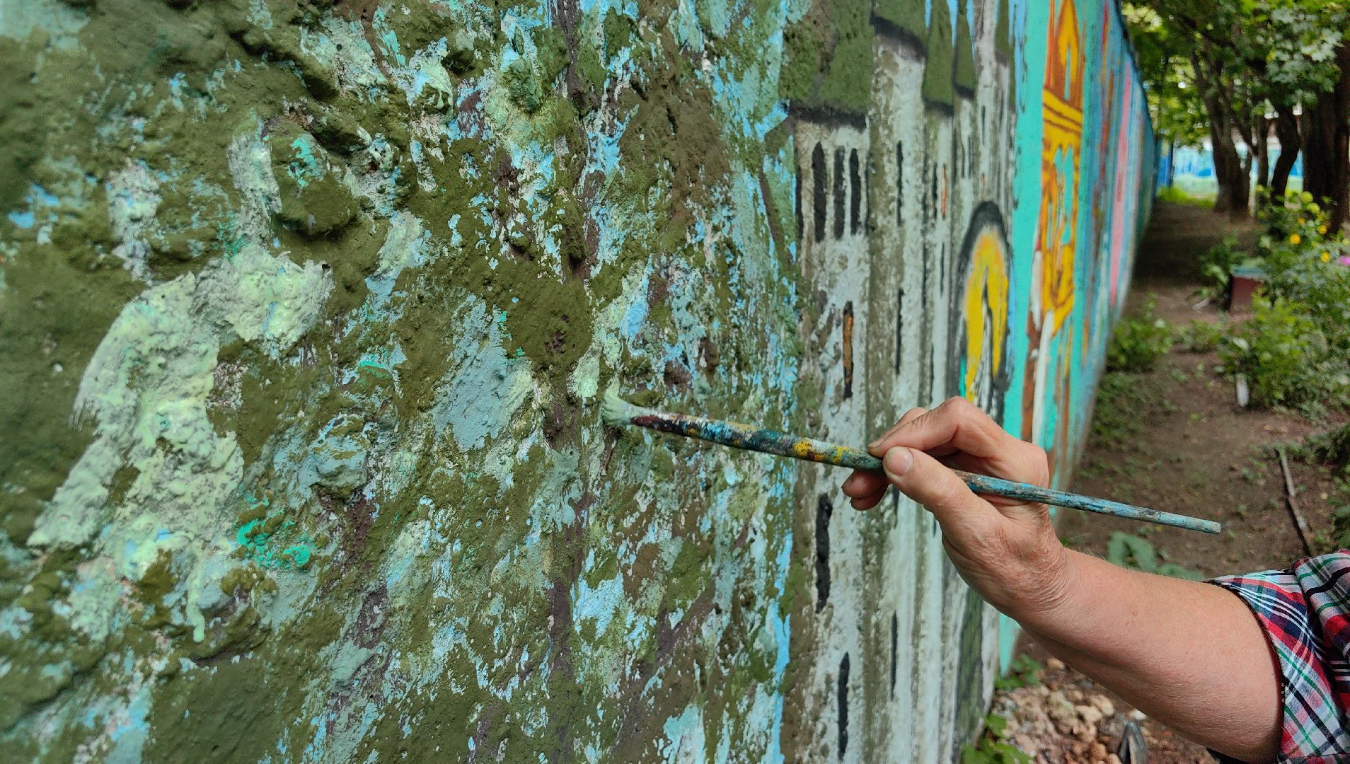 художница, Монино, забор, живопись, рисунки на заборе, щёлково,