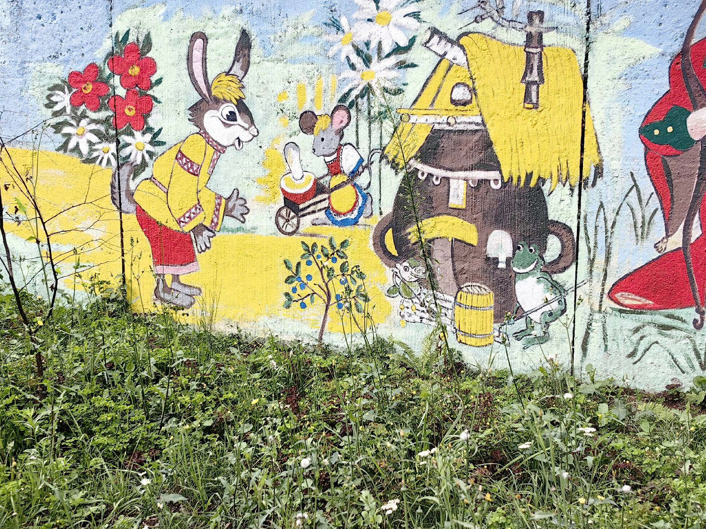 художница, Монино, забор, живопись, рисунки на заборе, щёлково,