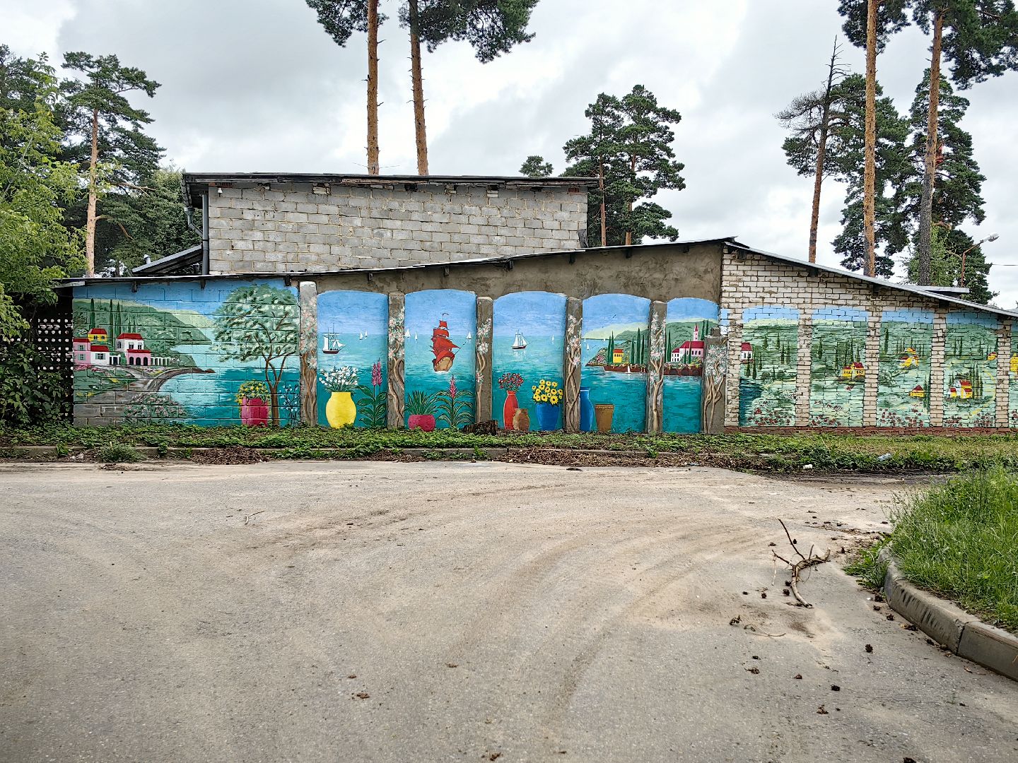 художница, Монино, забор, живопись, рисунки на заборе, щёлково,