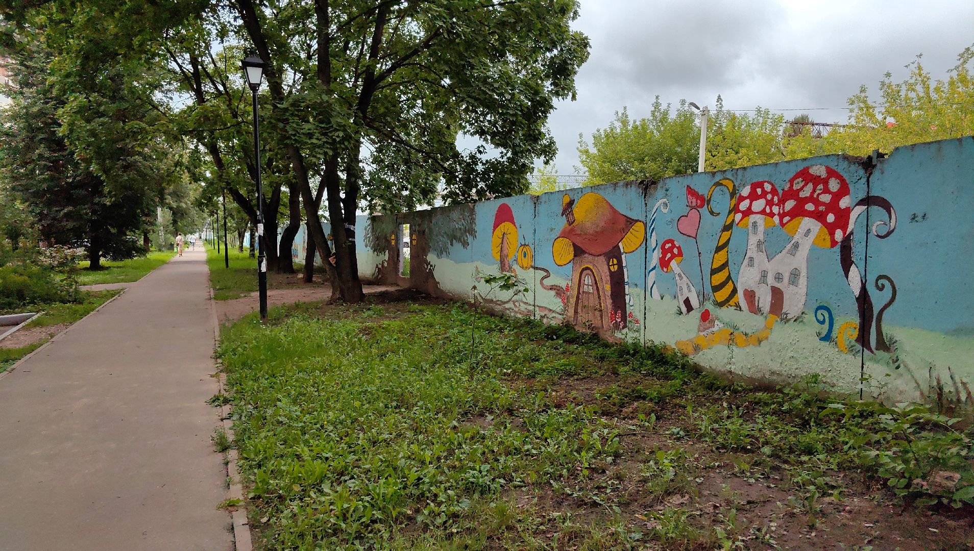 художница, Монино, забор, живопись, рисунки на заборе, щёлково,