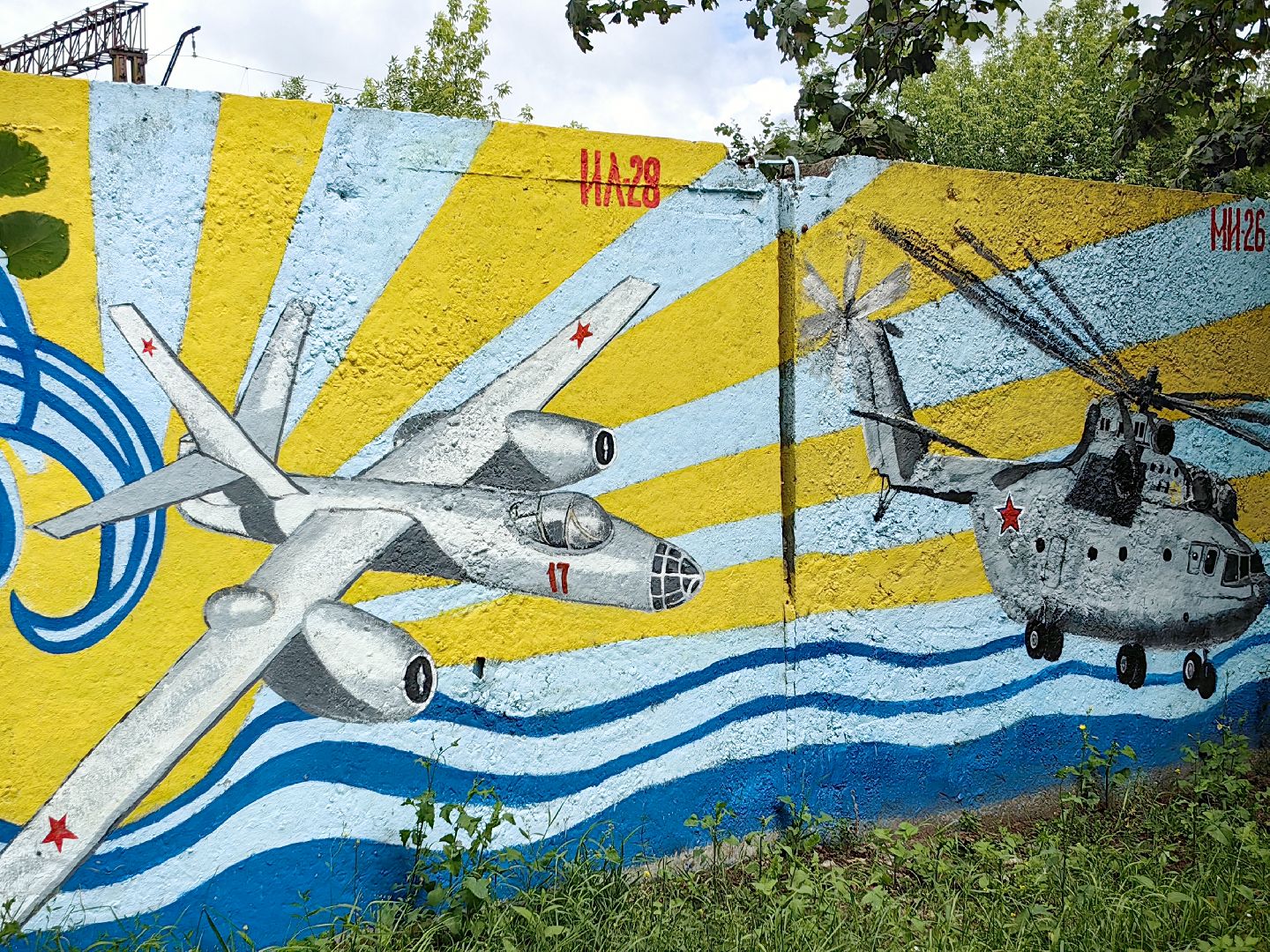 художница, Монино, забор, живопись, рисунки на заборе, щёлково,