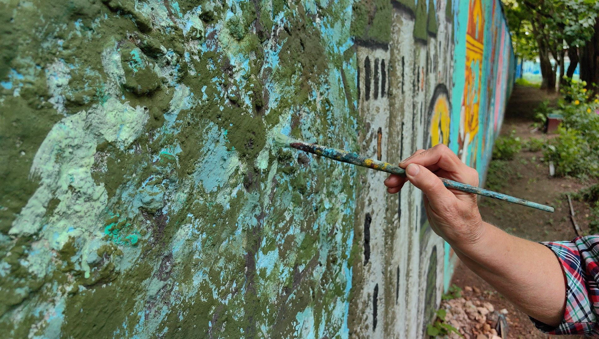 художница, Монино, забор, живопись, рисунки на заборе, щёлково,