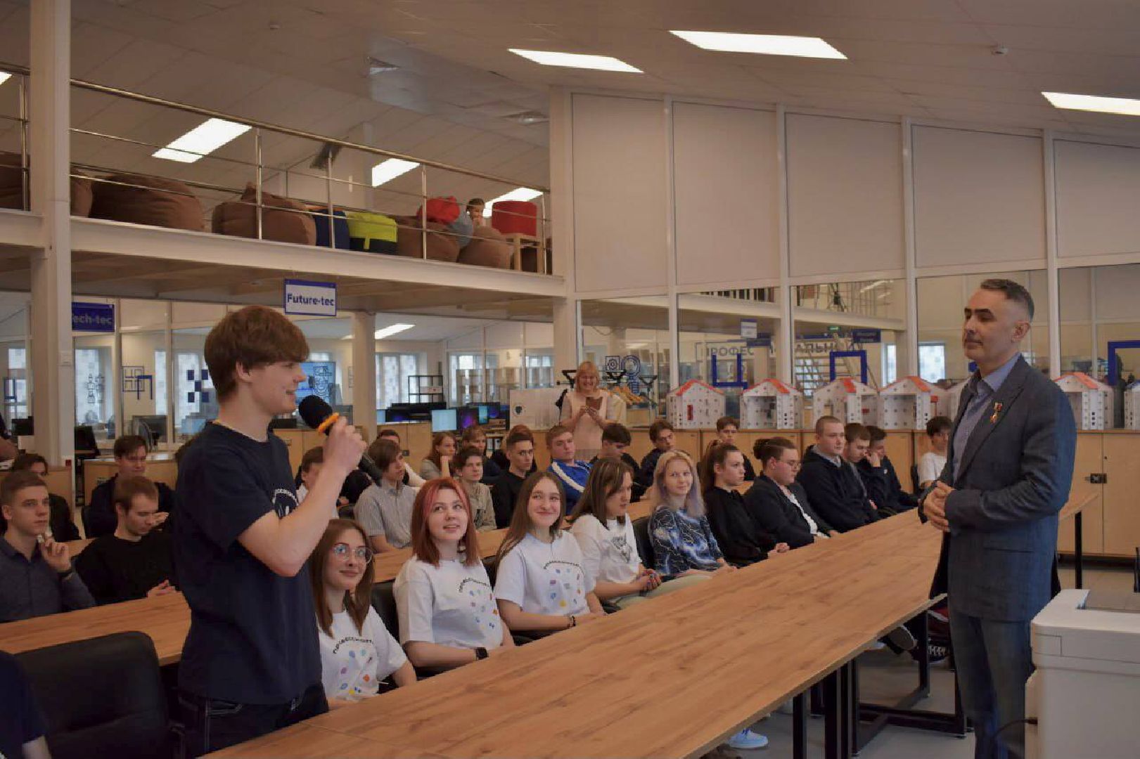 Балашиха, Подмосковье, День космонавтики, летчик-космонавт, Герой России, колледжи, депутаты