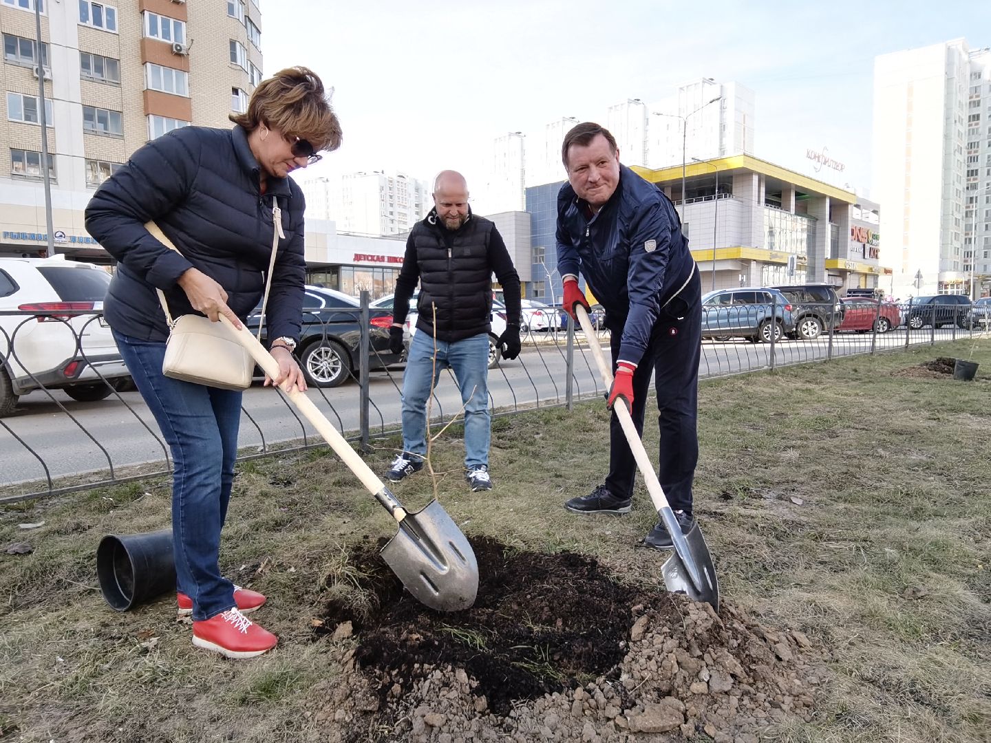 Балашиха, Великая Отечественная Война, гинкго билоба, саженцы гинкго билоба, микрорайон Авиаторов, микрорайон Железнодорожный, бульвар Нестерова, проспект Героев, Управление экологии и природопользования
