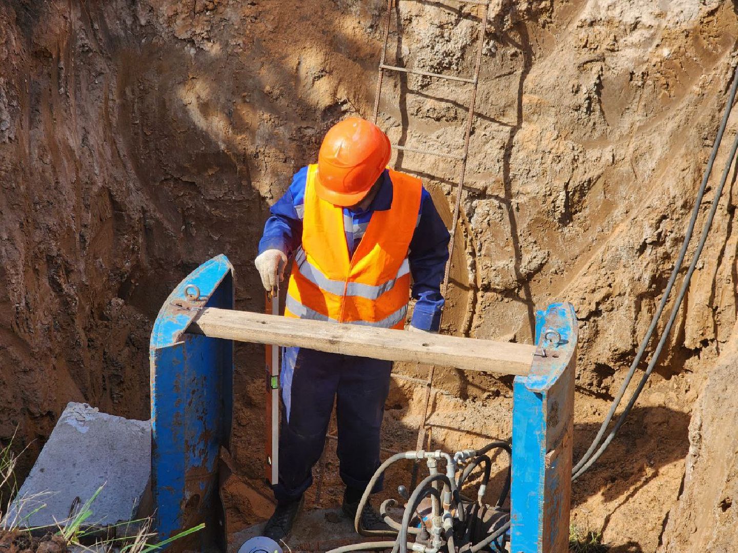 можайск, можайский городской округ, подмосковье, жкх, министр, министр ЖКХ МО, рабочая поездка, проверил ход работ, модернизация, реконструкция сетей,