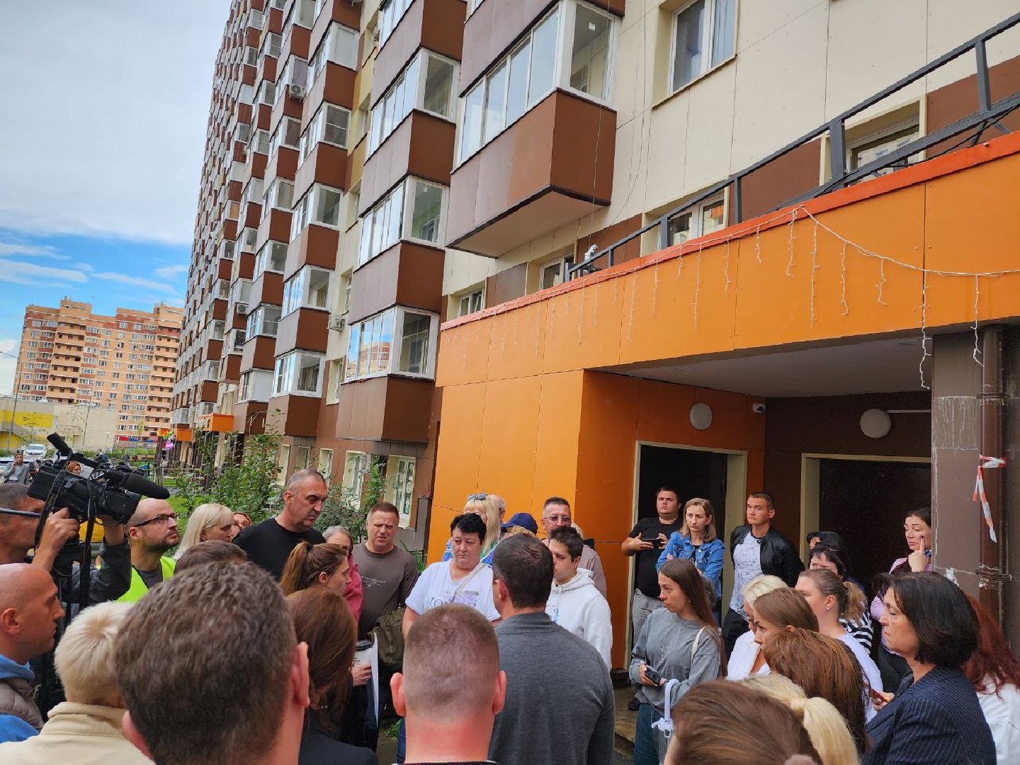 ремонт фасада, ремонт фасада дома, зеленые аллеи 17, выездная администрация, ленинский округ,демонтаж фасадных панелей,