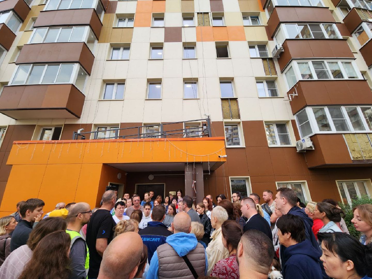 ремонт фасада, ремонт фасада дома, зеленые аллеи 17, выездная администрация, ленинский округ,демонтаж фасадных панелей,