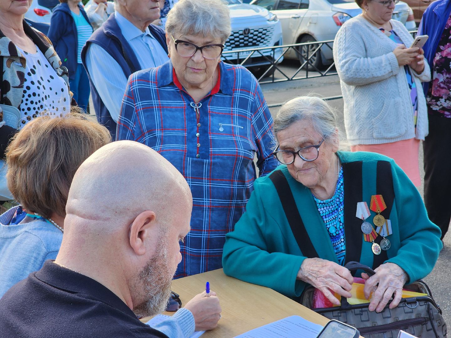 Чехов, село Новый Быт, выездная администрация, встреча с жителями, ветеран труда, льготные лекарства, медицинские услуги, новая больница, глава округа михаил собакин,