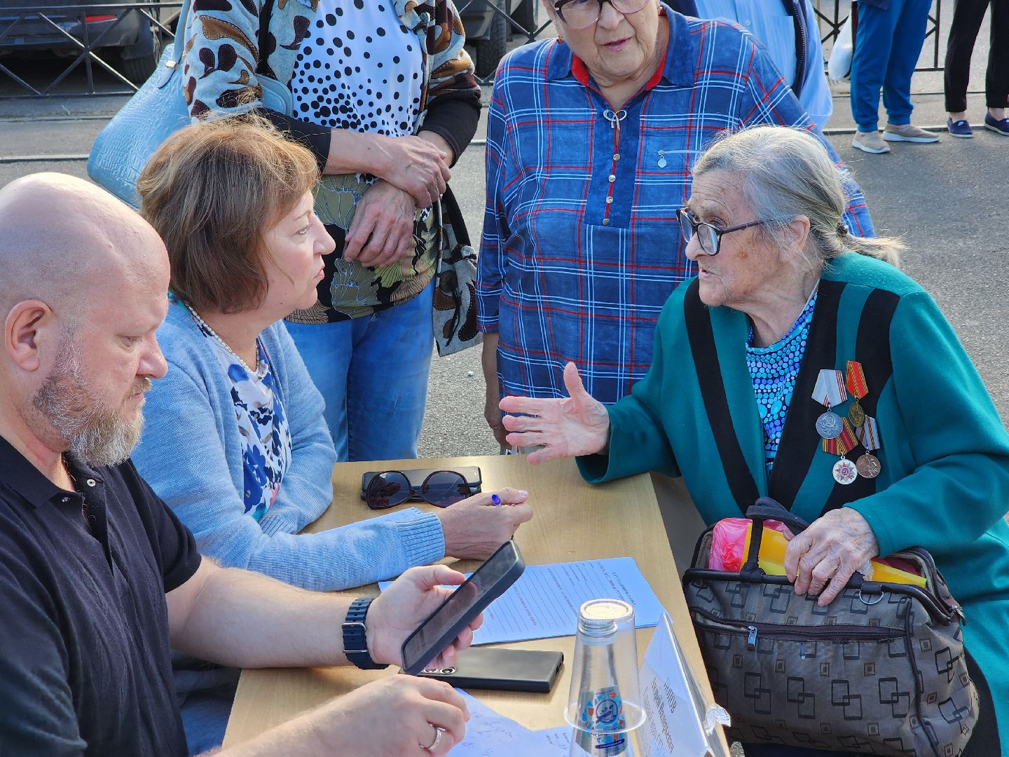Чехов, село Новый Быт, выездная администрация, встреча с жителями, ветеран труда, льготные лекарства, медицинские услуги, новая больница, глава округа михаил собакин,