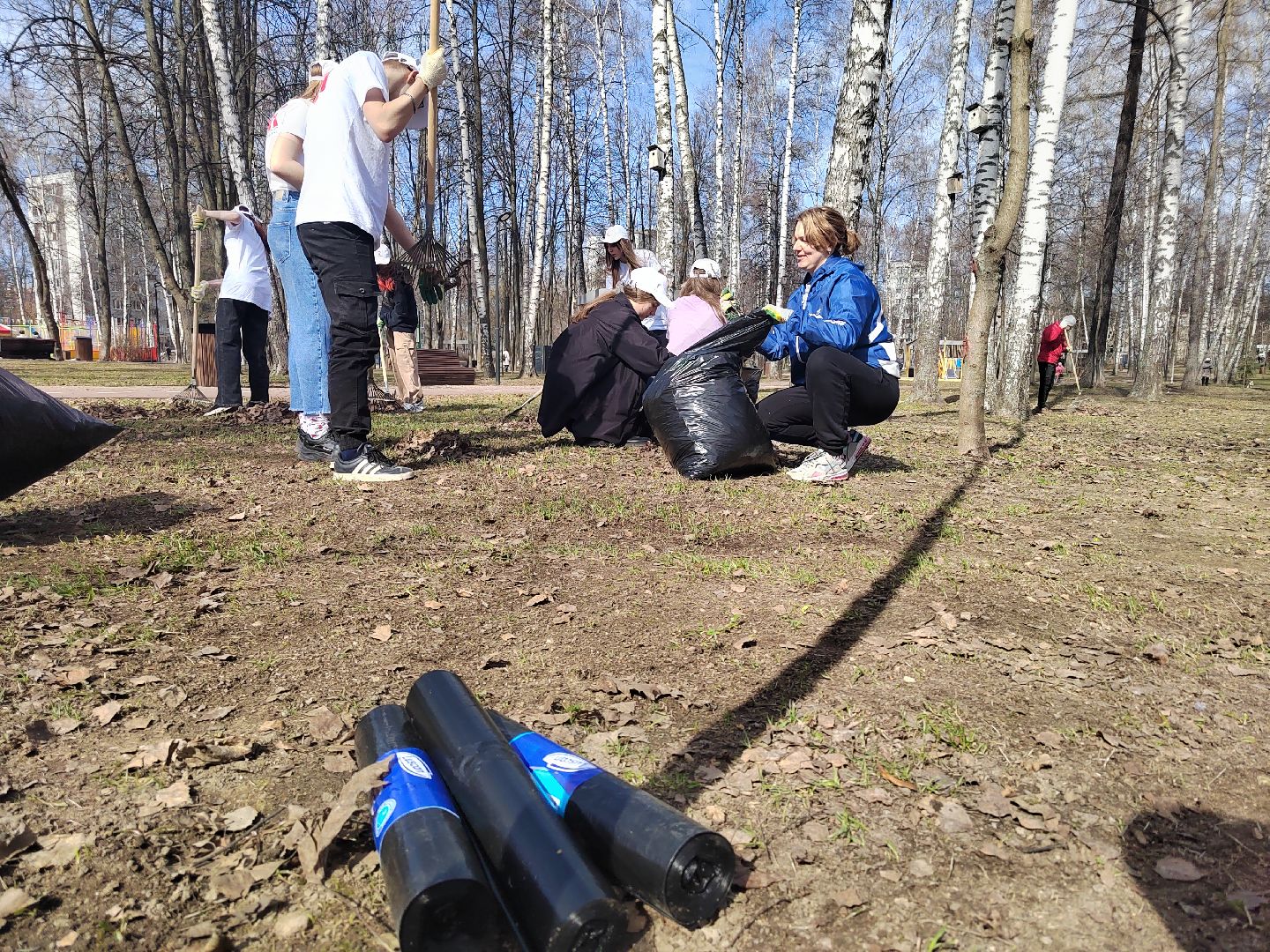 Пушкино, Пушкинский округ, весна в Подмосковье, субботник, чистый двор, благоустройство, МГЕР, Единая Россия, Молодая гвардия
