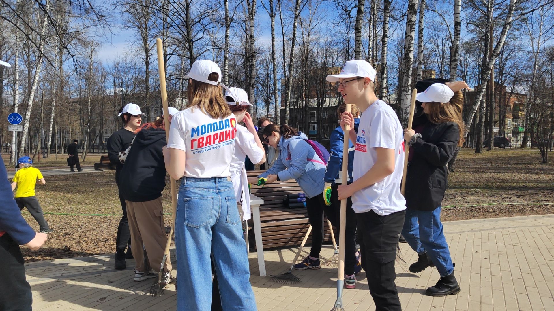 Пушкино, Пушкинский округ, весна в Подмосковье, субботник, чистый двор, благоустройство, МГЕР, Единая Россия, Молодая гвардия