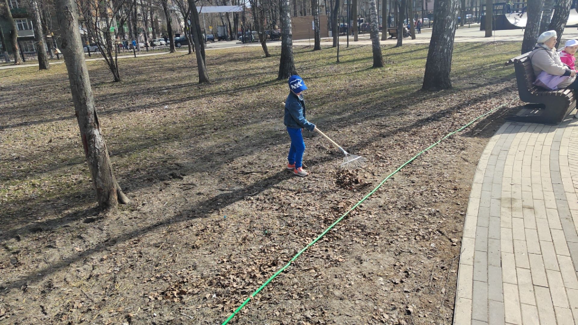 Пушкино, Пушкинский округ, весна в Подмосковье, субботник, чистый двор, благоустройство, МГЕР, Единая Россия, Молодая гвардия