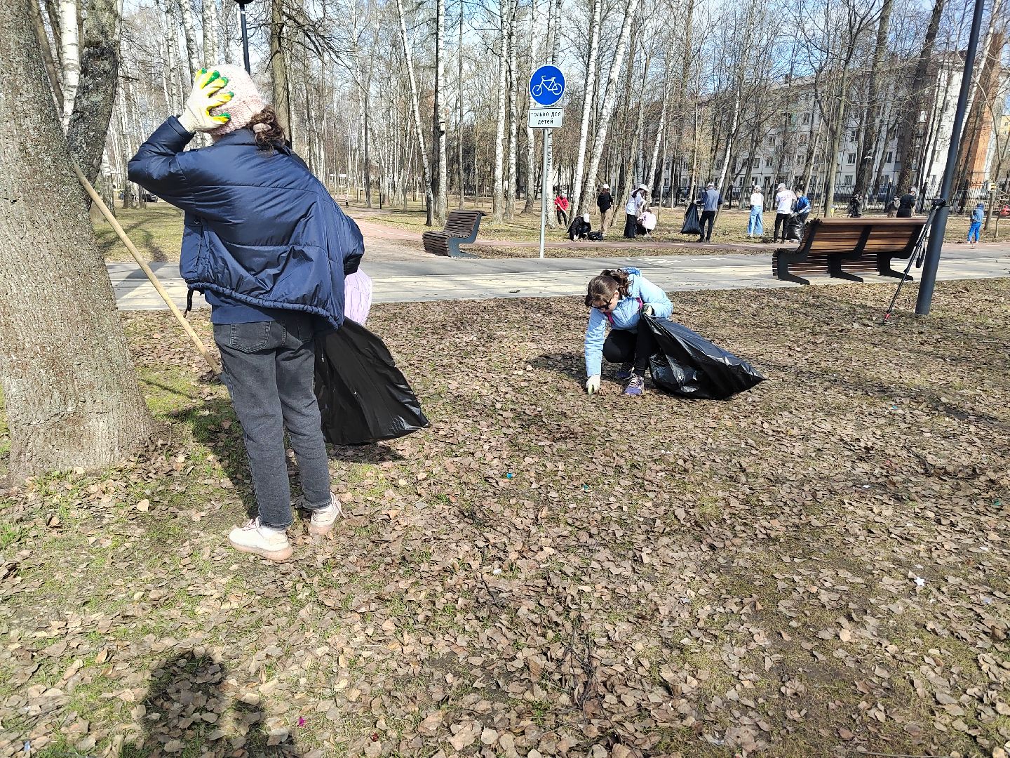 Пушкино, Пушкинский округ, весна в Подмосковье, субботник, чистый двор, благоустройство, МГЕР, Единая Россия, Молодая гвардия