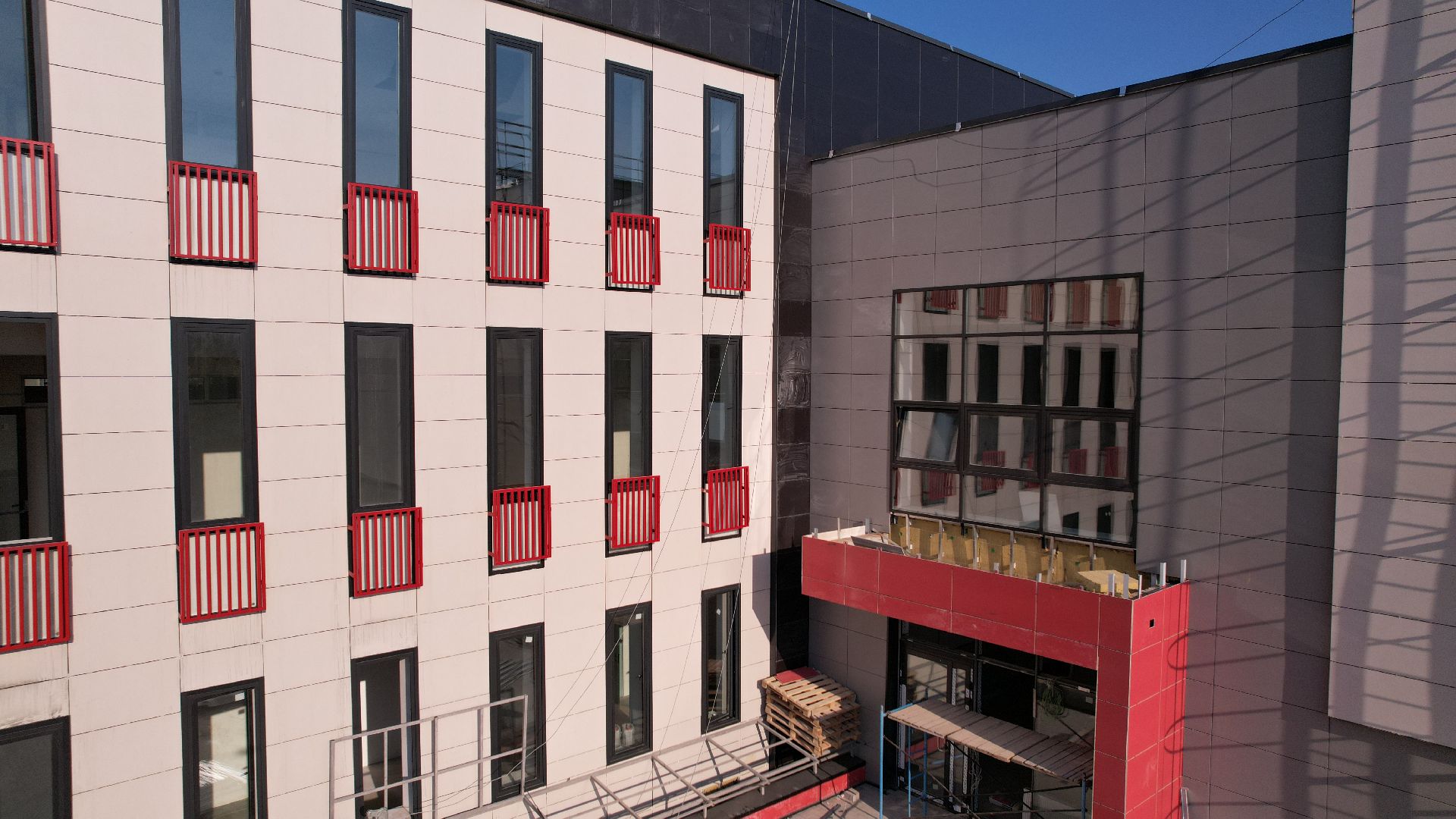 видео с коптера, лицей, школа,