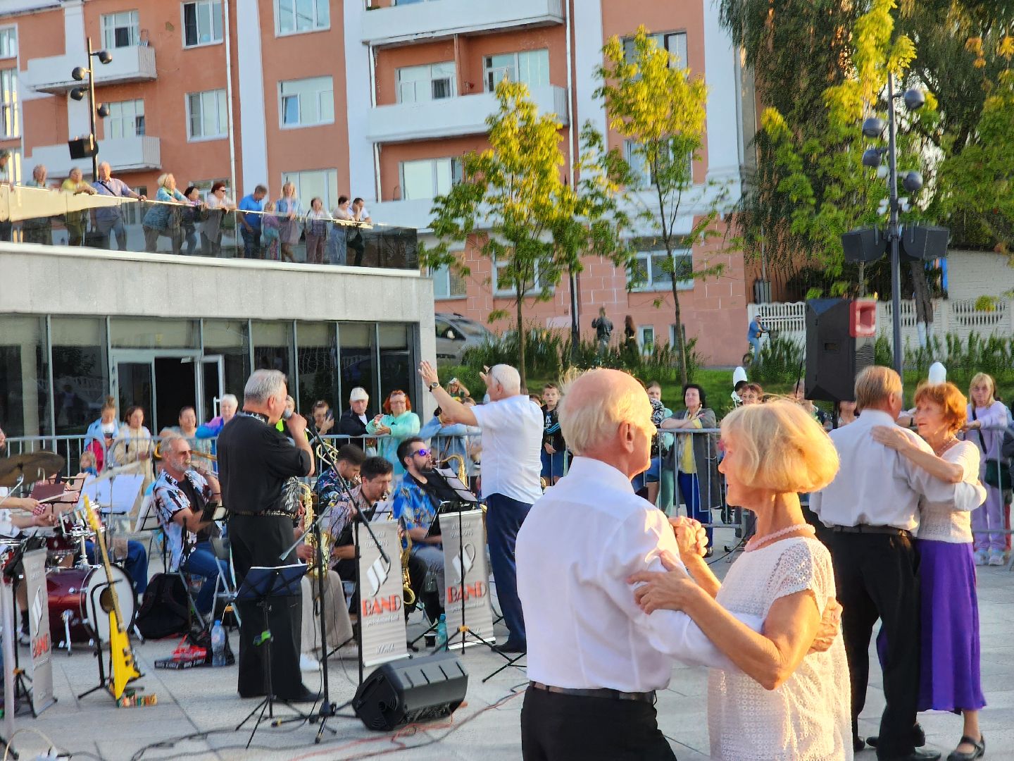 ногинск, общество, жители, праздник, активное долголетие, танцы, оркестр, богородский городской округ,