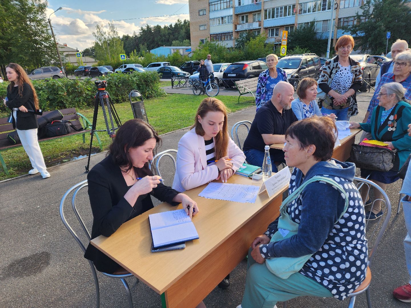 Чехов, село новый быт, выездная администрация, встреча с жителями, многодетная мать, медицинские услуги, прописка, земельный участок, минздрав мо,