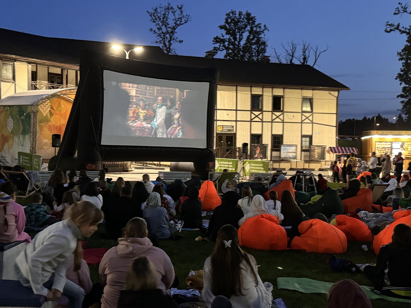 Одинцово, Кинопоказы в парке, Летучий корабль,