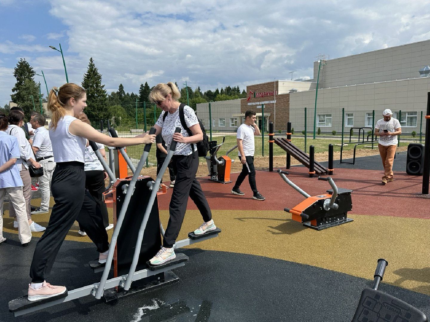 зато молодежный, спорт норма жизни, воркаут-площадка, фок молодежный,губернатор подмосковья,