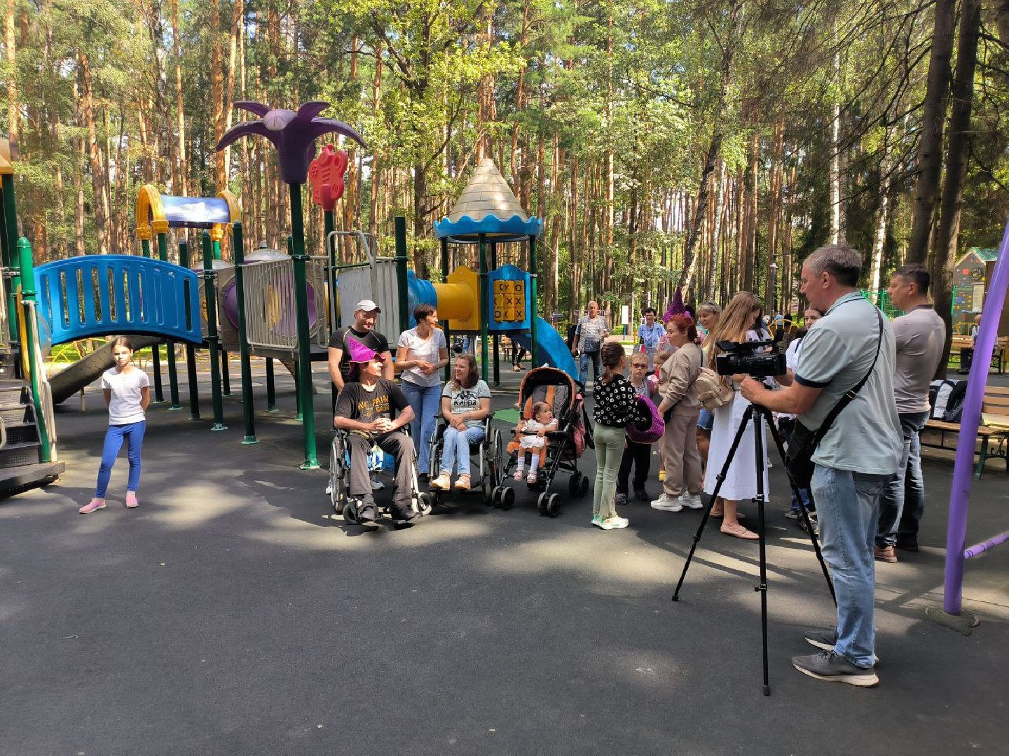 дети овз, малоподвижные дети, Подмосковье, Домодедово, социальная адаптация, Дети инвалиды, Качели, парк Елочки,