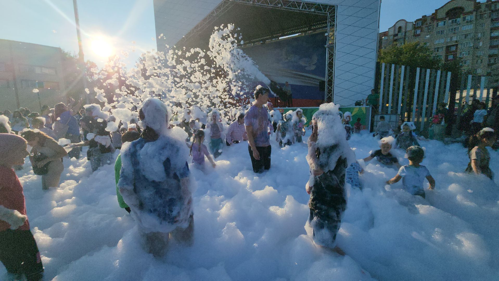долгопрудный, центральный парк, пенное шоу, краски холи, дети,