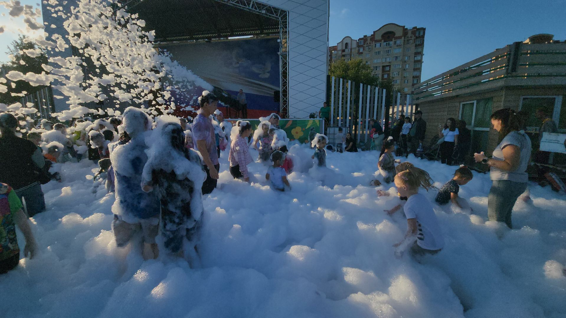 долгопрудный, центральный парк, пенное шоу, краски холи, дети,