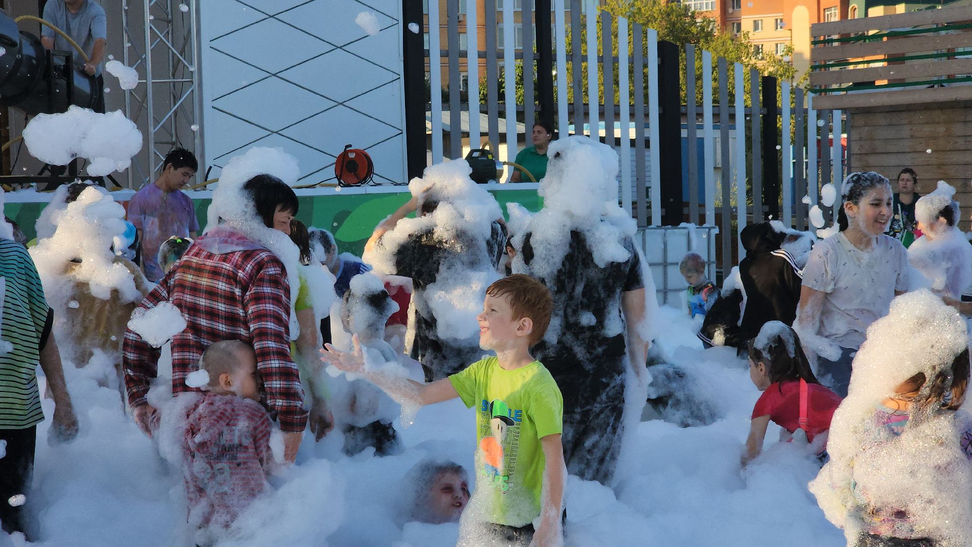 долгопрудный, центральный парк, пенное шоу, краски холи, дети,