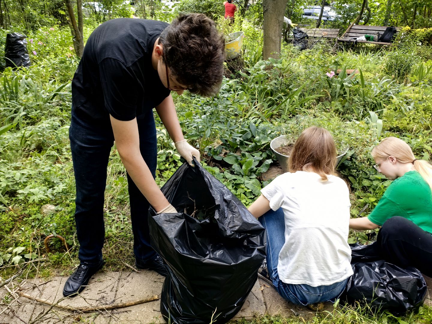бригада, трудовое лето, благоустровйство, цветники, полив, звездный городок,
