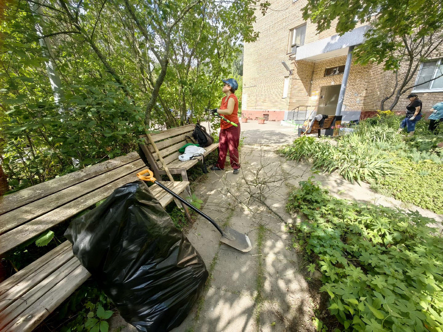 бригада, трудовое лето, благоустровйство, цветники, полив, звездный городок,