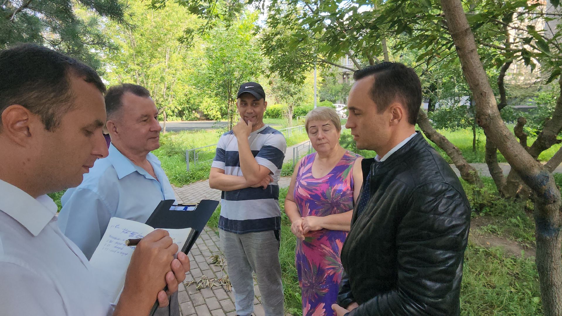 пешие обходы, заместитель главы, Григорий Грибанов, дворовые территории, ул пушкина, ул ломоносова, ул маяковского,